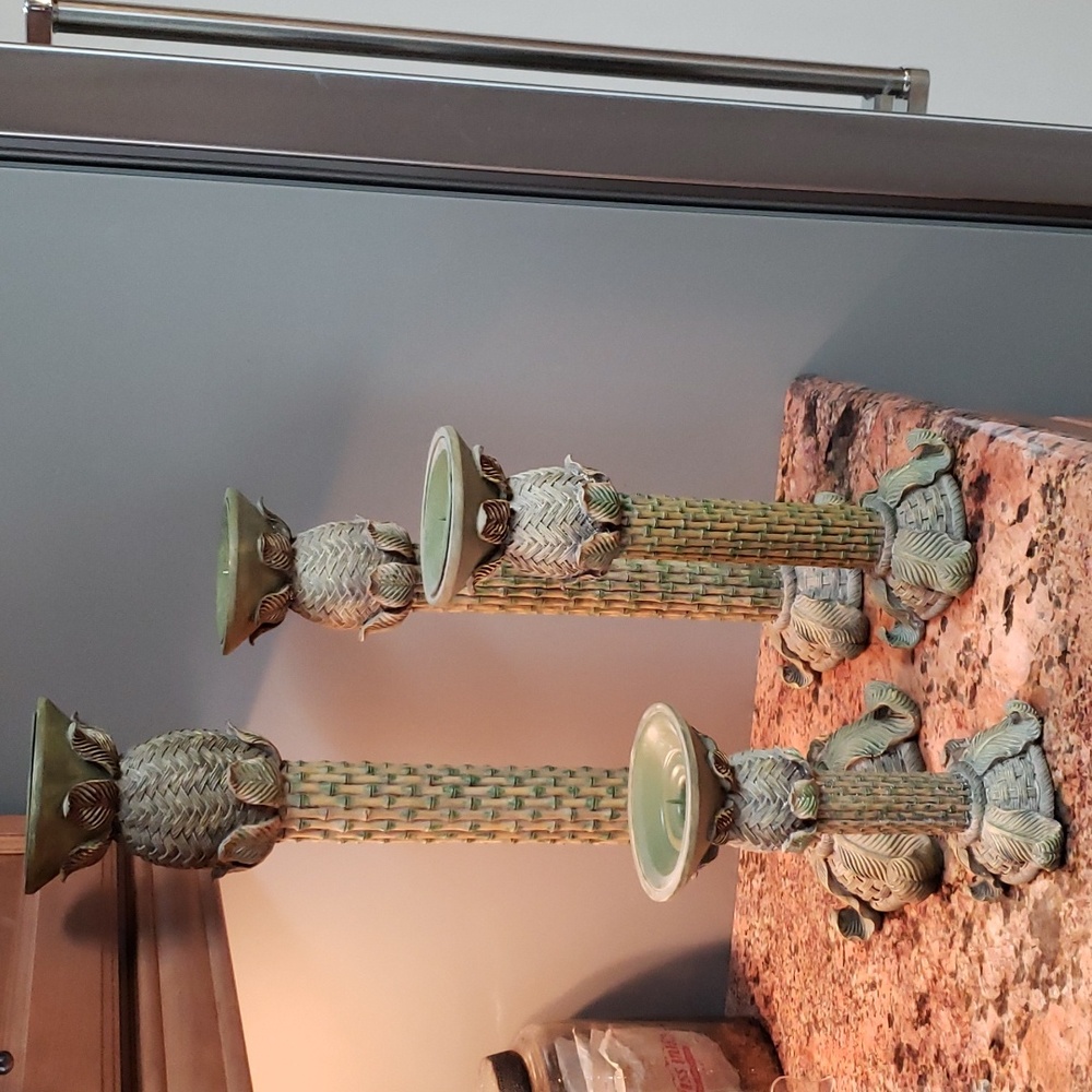 Candlestick holder set of 4. Candles not included.